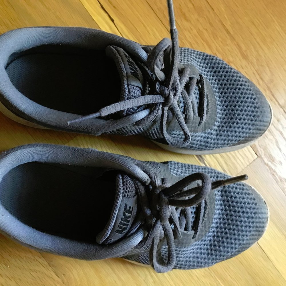 Nike walking shoe size 5